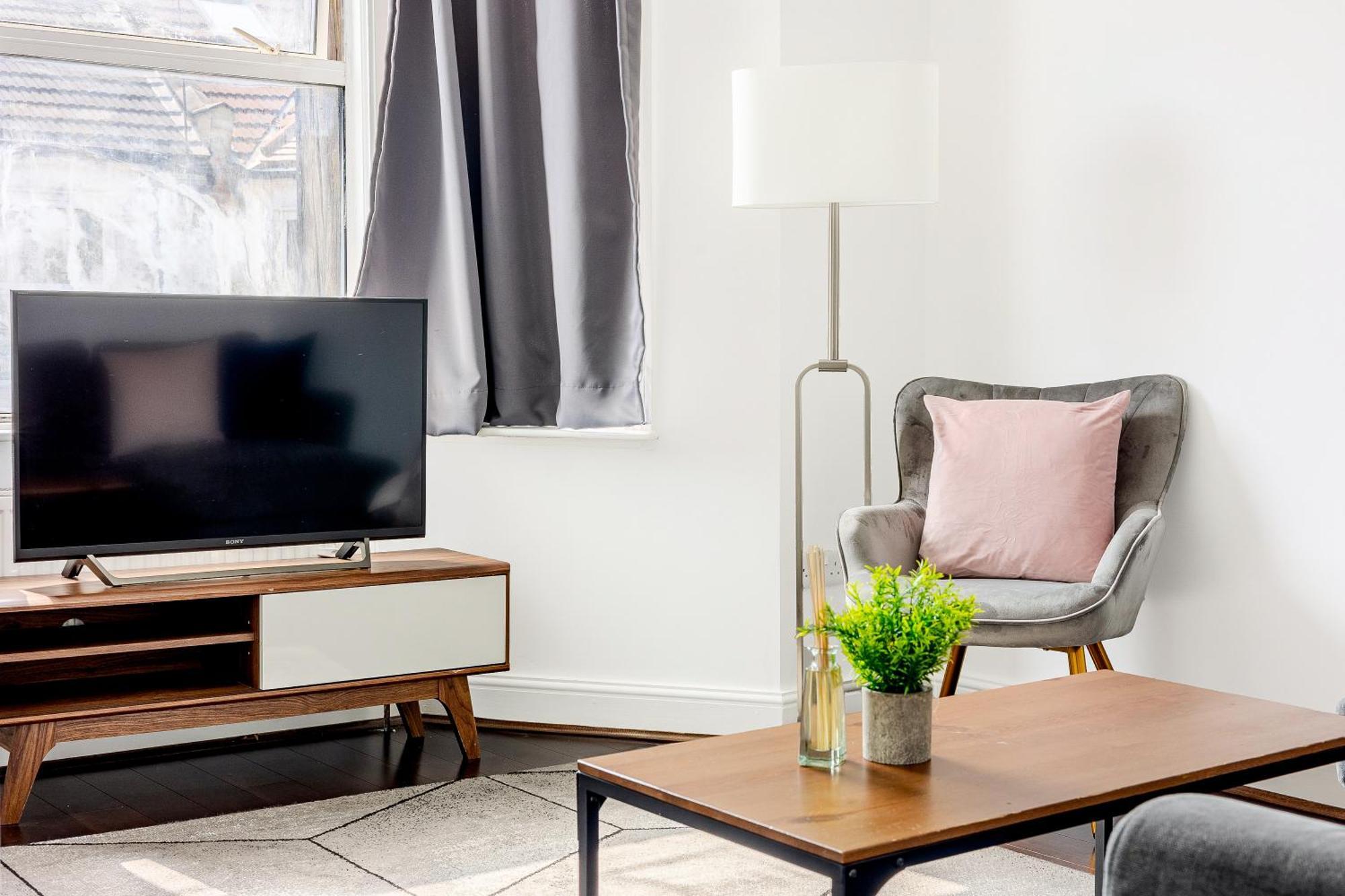 Bright 2Br Flat, Forest Gate, East Londra Esterno foto