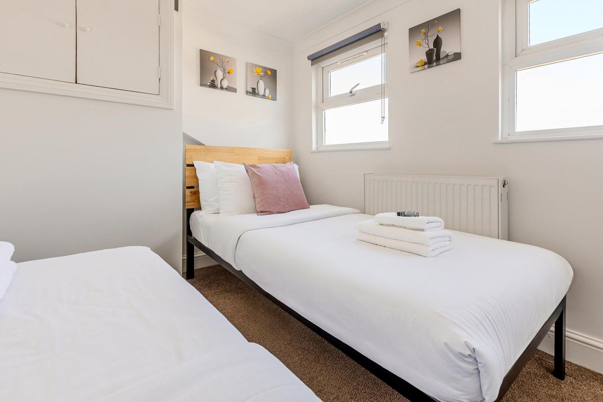 Bright 2Br Flat, Forest Gate, East Londra Esterno foto